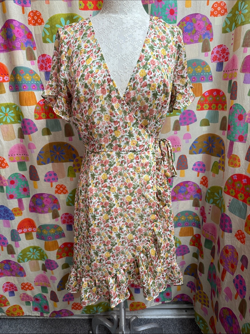 Yours Truly Floral S/S Wrap Dress. Size 8